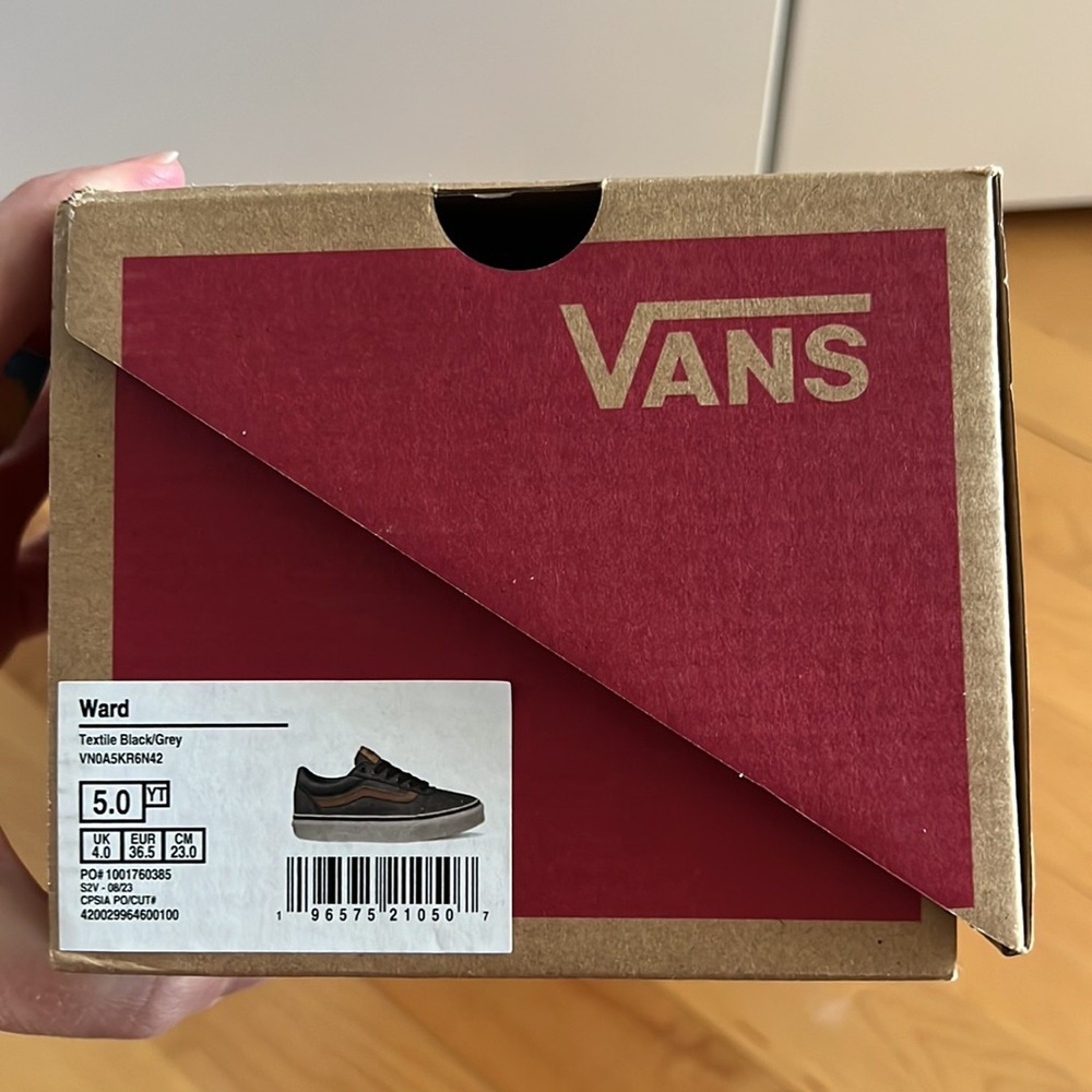 Vans - Picture 6 of 6